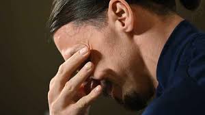 Bùi tuyên, tên hiệu thiết diện khổng mục (tiếng trung: Zlatan Ibrahimovic RÆ¡i Lá»‡ Trong Ngay Trá»Ÿ Láº¡i Ä'á»™i Tuyá»ƒn Thá»¥y Ä'iá»ƒn Bong Ä'a Vietnam Vietnamplus