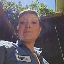 Shelli Thompson's Instagram, Twitter & Facebook