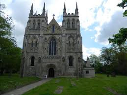 An Arch that suffered from the settling land