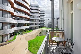 Komfortabel eingerichtete wohnung in lichtenberg mit zugang zu einer fantastischen dachterrasse. Komfortable Wohnung In Berlin Mitte