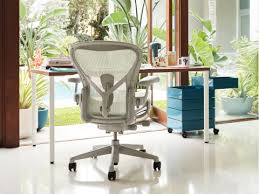 Herman miller er et firma kendt for at lave innovative kontormøbler. Herman Miller Modern Furniture For The Office And Home