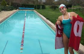 Dans L Indre La Nageuse Svetlana Saudrais S Entraine Dans Une Piscine Hors Du Commun