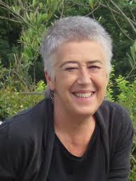 Julia Monge: “Emakumeak 'eragile aktibo' gisa ikusten baditugu, ekitatezko  eredu baten alde egitea lortu daiteke”