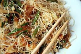 Impiattare i noodles di riso con. Spaghetti Di Riso Noodles Con Verdure