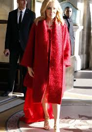 Kylie Minogue Feat Gente De Zona Stop Me From Falling Kylie Minogue In Red Dress And Gold Jimmy Choo Lang Heels Kylie Minogue Kylie Jimmy Choo