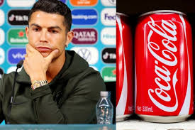 #cristianoronaldoportekiz'in dünya yıldızı futbolcusu cristiano ronaldo euro2020'deki macaristan maçı öncesinde düzenlenen basın toplantısında coca cola. Kzm1qunfbnkw9m