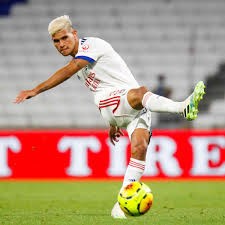 Voici les performances réalisées par bruno guimarães (olympique lyon). Scouted Football On Twitter Bruno Guimaraes Is Back With Blonde Hair