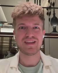 ▷ Panuje chaos. Lidé se bojí dalších otřesů, říkají Češi v Bangkoku — ČT24  — Česká televize