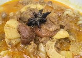 Gulai cincang bumbu kambing • daging sapi (campur tetelan/lemak kalo suka) • kentang (sesuai selera atau boleh di skip) • kelapa (jangan dikupas kulitnya) • bawang merah • bawang putih • lengkuas • jahe 1 jam 5 orang Resep Gulai Cincang Daging Rebung Oleh Mak Ochi Azree Cookpad