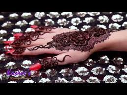 Here is the captivating delicate bands of flowers with minimalistic henna patterns around the motif give a stunning vibe on the bride's hands. Kashee S Signature Mehndi Youtube New Mehndi Designs Beautiful Henna Designs Dulhan Mehndi Designs