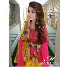 Our Gorgeous Bride Sparkles In Traditional Glamorous Mehndi Hair Makeup At Madeehas Madeehassalon Offici Mehndi Hairstyles East Indian Wedding Dress Bride
