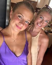 Kerri Peters's Instagram, Twitter & Facebook