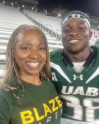 To all of the Moms who provide unconditional love and support, Happy  Mother's Day! 💚💛