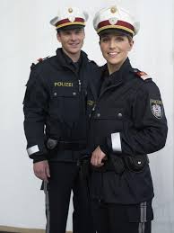 Im ernstfall bedeutet das, flugzeugentführungen zu verhindern, angreifer zu überwältigen und menschenleben zu retten. What Does The Police Uniform Look Like In Your Country Askeurope