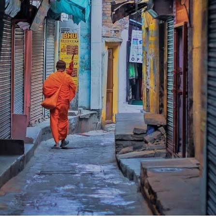 BanarasKi - कुछ तो अलग है बनारस की गलियों में जो मै खींचे चला आता हूं यहां  ।। . . . . . . Photo-Camera le lo #बनारस♥️ #banaraskigaliyan #banarasifood  #banarasiya #ishq #instagood #instamood ...