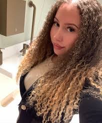 Caitlin Hardy's Instagram, Twitter & Facebook