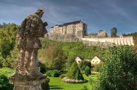 Hrad český šternberk patří k nejstarším hradům v čechách a je dodnes v držení rodu sternbergů, který ho v roce 1241 založil. Cesky Sternberk Castle Cesky Sternberk Tourist Attractions Tropter Com