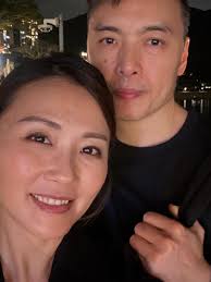 某日，老公做了一些值得高度表揚的事情， 我：你好叻呀！又聰明又剩！ 佢：全靠妳啫。 我：全靠我乜嘢？？😍 佢：有對比。 😡😡😡😡😡😡😡  同日同佢一齊坐巴士，經過貨櫃碼頭， 見到一隻好很大嘅貨船， 之後隔離岸上見到一座好很長嘅貨倉大廈。 佢：嘩，你睇吓隻船幾大 ...