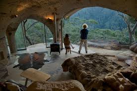 The Newest Cave In These 400 Million Year Old Rocks In The Blue Mountains Is Just A Few Months Old Underground Homes Cave House Old Rock