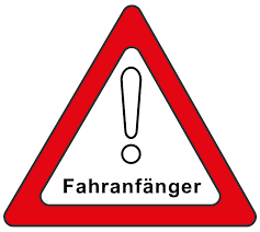 Wenn ein kunde einen führerschein ab 17 jahre besitzt, gilt dieser laut statistik als fahranfänger, weil er/sie genauso wenig fahrerfahrungen haben wie z. Die Wichtigsten Regeln Fur Fahranfanger Fuhrerscheine De