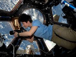 Samantha cristoforetti ретвитнул(а) antonio paris. The Next Hadfield Italian Astronaut Samantha Cristoforetti Shares Space Mission With Fans Back On Earth National Post