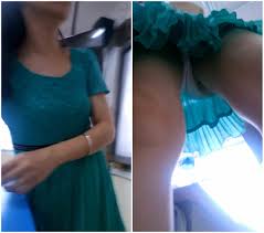 抄底课堂上超认真的绿裙老师- 抄底系列