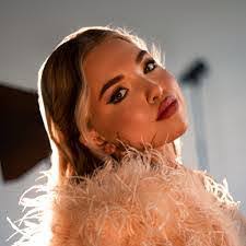 Nicole Sitter's Instagram, Twitter & Facebook