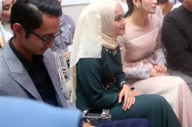 Jarang lagi memuat naik foto bersama sejak kebelakangan ini, ramai yang mendakwa hubungan percintaan sufian suhaimi bersama tunangnya elfira loy sedang bermasalah. Saya Baru Kenal Sufian Dan Apa Saja Cerita Peribadinya Yang Dahulu Saya Tak Tahu Elfira Loy Entertainment Rojak Daily