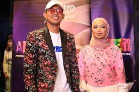 Anugerah meletop era akan bersiaran secara langsung dari stadium putra bukit jalil pada 22 februari 2015 secara eksklusif di astro ria (saluran 104) dan siaran serenta di astro hitz (saluran 705) dan maya hd (saluran 135). Neelofa Nabil Hos Acara Anugerah Meletop Era 2018