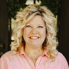 Wanda Robertson's Instagram, Twitter & Facebook