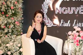 Đàm vĩnh hưng bắt đầu là một ca sĩ tự do và anh tham gia rất nhiều cuộc thi trong đó có 8 lần tham gia giải tiếng hát truyền hình. Lqeubewblqrpsm
