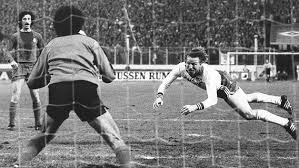 Hrubesch was the typical latebloomer. Horst Hrubesch Die Karriere In Bildern Bild 5 Ndr De Sport Legenden