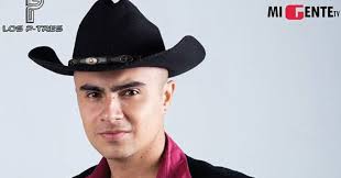 Allán Cáceres joven ibaguereño cantante de música popular