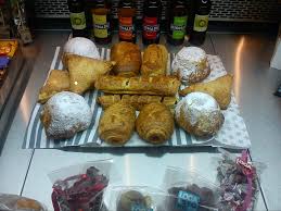 De traditie wil dat je dan heerlijke appelbollen en worstenbroden eet. Verloren Maandag Noordlink