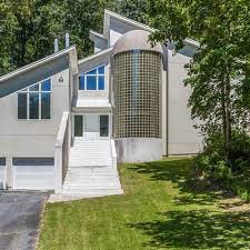 It's a collection of designs built from roughly 1940 to 1975. In Stone Mountain S Shadow Massive 1980s Modern Wants To Party Again For 399k Curbed Atlanta