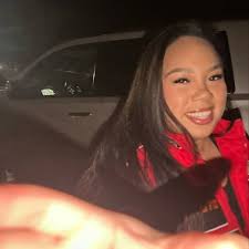 𝐍𝐀𝐈𝐋𝐒 𝐁𝐘 𝐋𝐈𝐒𝐀