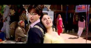 Song Yeh Ishq Hai Film Jab We Met Singer Shreya Ghoshal Lyricist Irshad Kamil Music Director Pritam Arti Shahid Kapoor Kareena Kapoor Show Dance