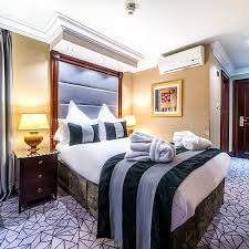 It is an easy riverside walk from shakespeare's globe, tate modern, london dungeon and the london eye. Hotel Hyde Park International Member Of Park Grand London London Trivago At