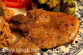 Skillet Pork Chops With Pan Gravy Pork Chops And Gravy Skillet Pork Chops Pork Recipes