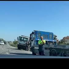 Grave incidente sull'Asse Mediano, camion sfonda il guard rail all'altezza  Aversa-Melito https://nap.li/SSAU