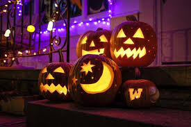 วันฮาโลวีน (halloween) เป็นงานฉลองในคืนวันที่ 31 ตุลาคม ของทุกปี ในประเทศทางตะวันตก เด็กๆ จะแต่งกายเป็นภูตผีปีศาจ พากันชักชวนเพื่อนฝูงออกไปงานฉลอง . à¸›à¸£à¸°à¸§ à¸• à¸§ à¸™à¸®à¸²à¹‚à¸¥à¸§ à¸™ 31 à¸• à¸¥à¸²à¸„à¸¡ à¸§ à¸™à¸®à¸²à¹‚à¸¥à¸§ à¸™ Halloween