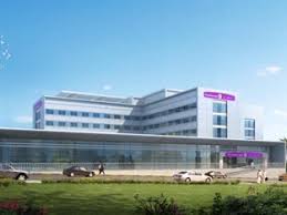 The property offers air conditioned bedrooms with a flat screen tv, bathroom with bath and shower, work desks, and room service. Premier Inn Abu Dhabi Airport Abu Dhabi Airport Hotel