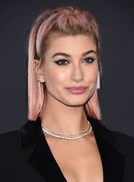 We Know Who Hailey Baldwin S Bridesmaids Are Short Punk Hair Short Hair Styles Pink Hair