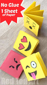 We Love Origami For Kids And It Isn T As Hard As It Looks You Just Have To Select The Right Easy Origami For Ki Emoji Craft Paper Crafts For Kids Diy