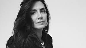 Julie Borges's Instagram, Twitter & Facebook