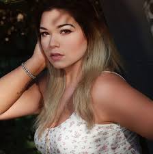 Can anyone tell me what he is doing?! Is this normal first date behavior?!  😂