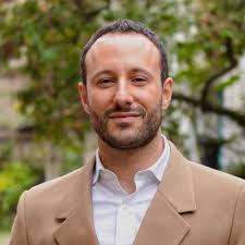 J'ai le plaisir de vous annoncer que j'occupe désormais le poste de  Conseiller Immobilier chez Emile Garcin Propriétés. Notre agence située  Place des Vosges à Paris est spécialisée sur les biens de… |