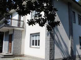L'appartamento è composto da ingresso con soggiorno con uscita sul balcone, cucina abitabile separata, due camere matrimoniali, cameretta. Terreno Villa Lurate Caccivio Terreni A Lurate Caccivio Mitula Case
