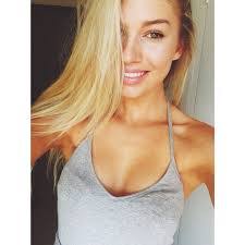 Courtney Berg's Instagram, Twitter & Facebook