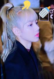 daeriseyo She's balding I cant adfsfgshjf